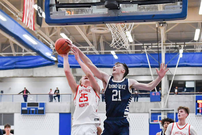 Photo by Earl Ebensteiner